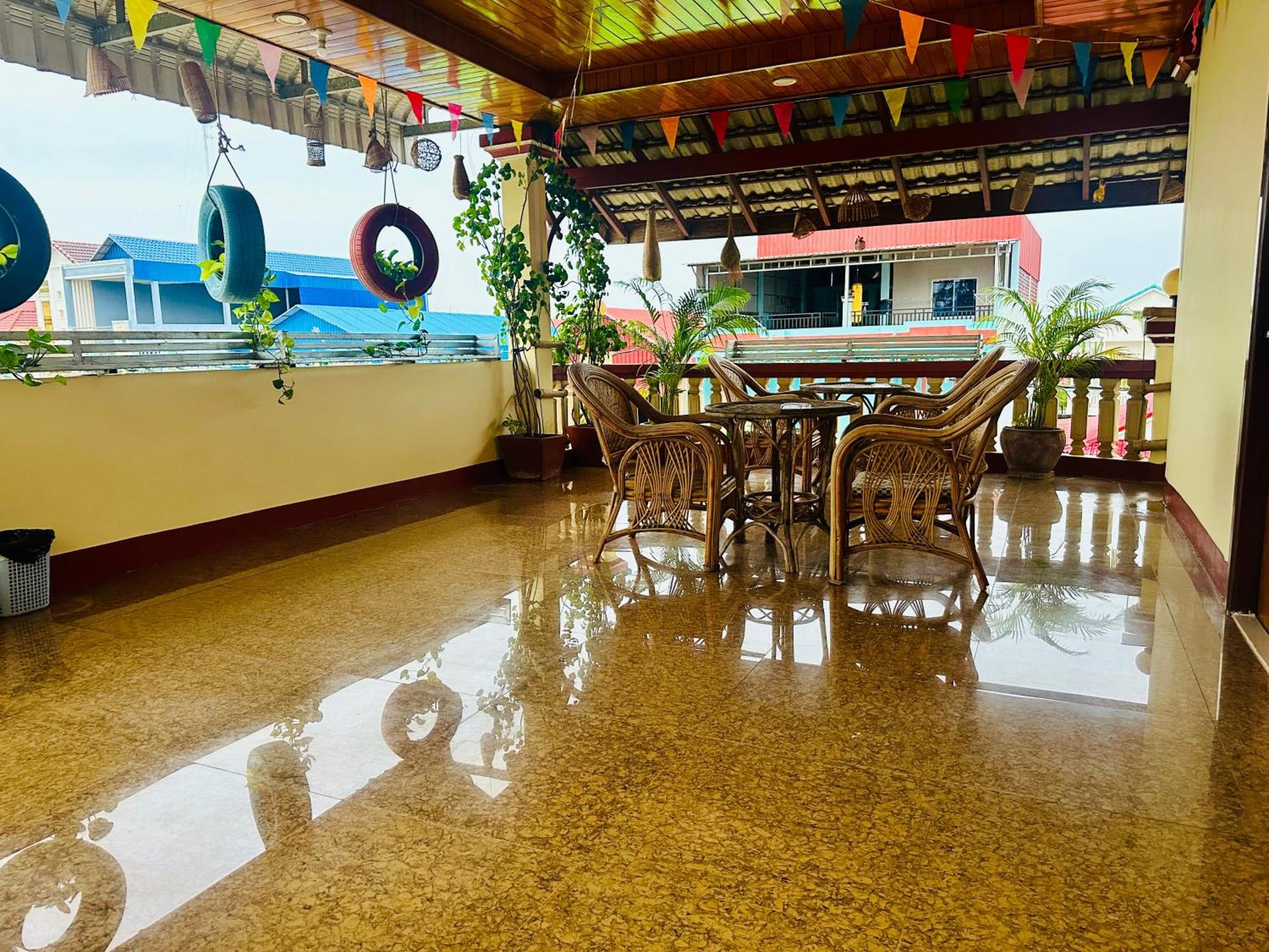 Savet Hostel Stoeng Treng Exterior foto